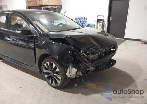 2017 Nissan Sentra Sr Turbo z USA, uszkodzony, nr VIN 3N1CB7AP8HY237545